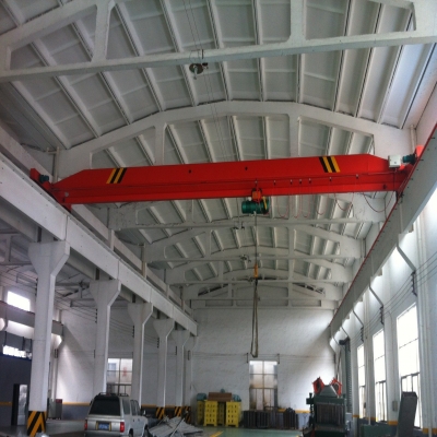 LXG型電動(dòng)懸掛過(guò)軌起重機(jī)安裝完成